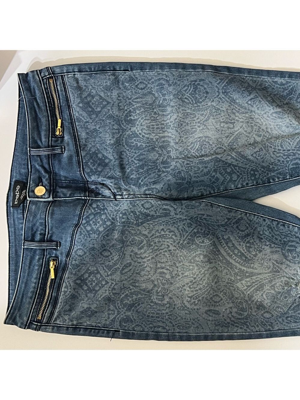 Bebe zipper ripped design skinny Jeans size 31
